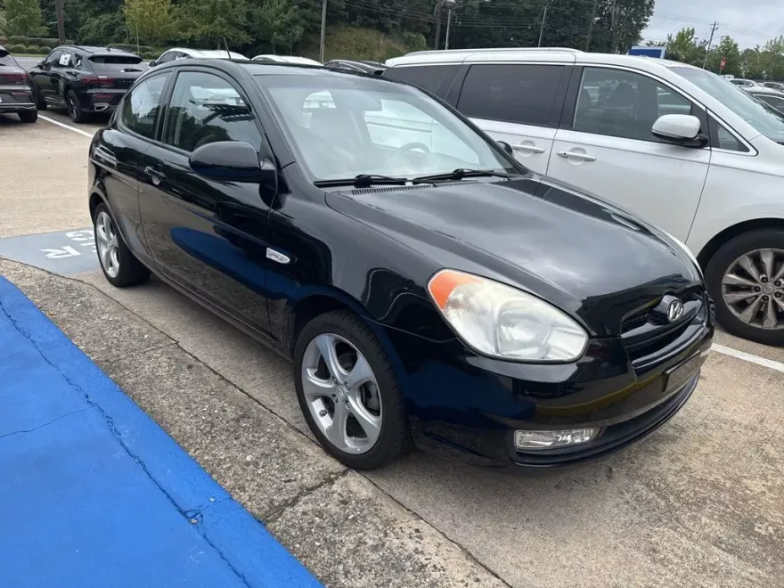 2009 Hyundai Accent SE photo 1