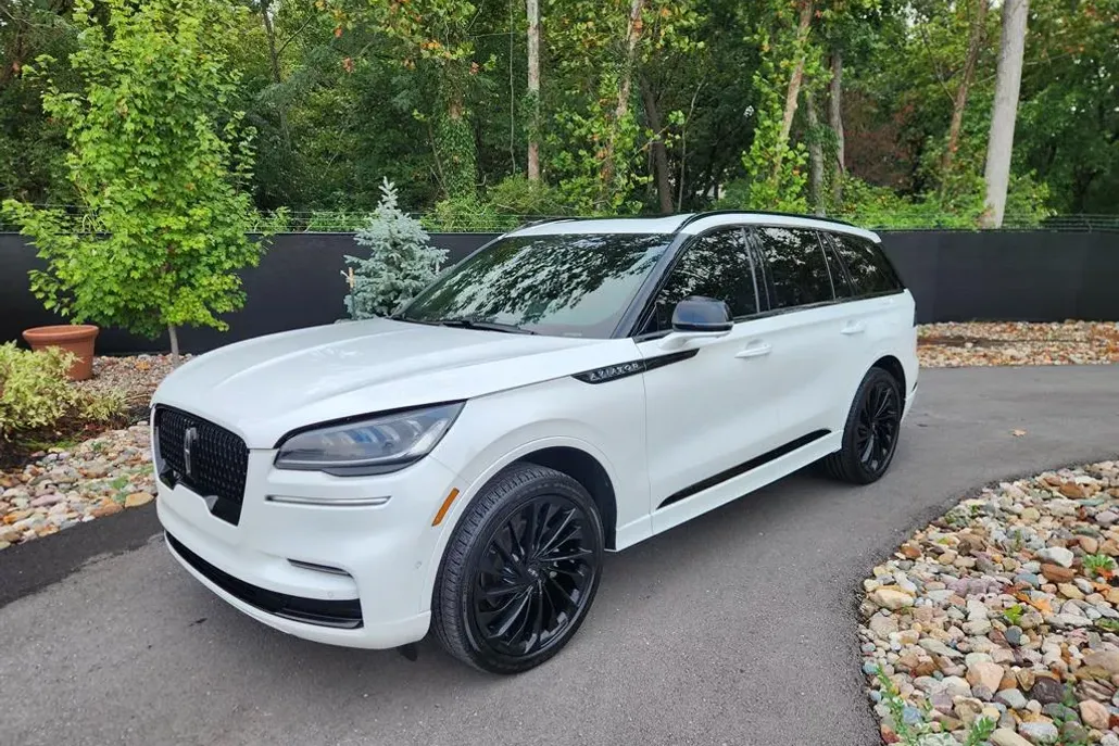 2023 Lincoln Aviator Reserve photo 1