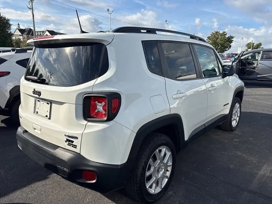 2022 Jeep Renegade Latitude photo 1