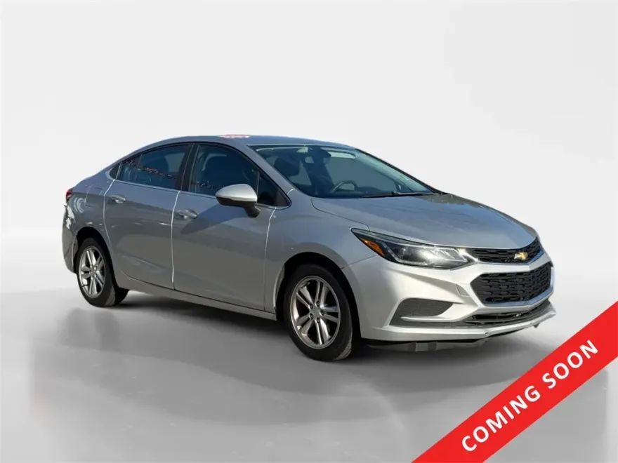 2018 Chevrolet Cruze LT photo 1