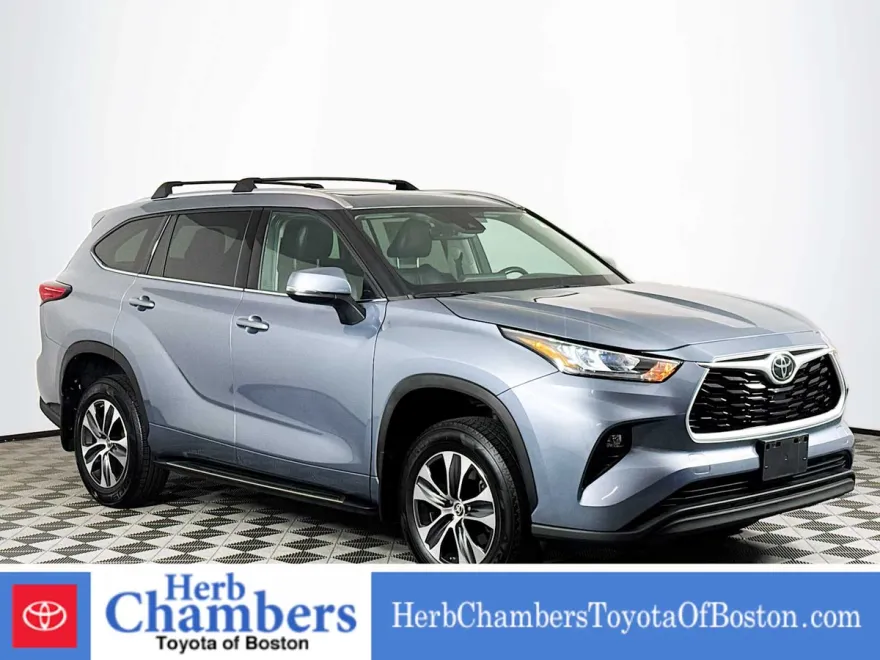 2020 Toyota Highlander XLE photo 1