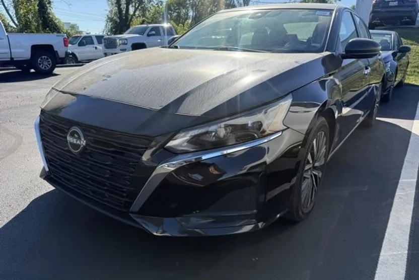 2024 Nissan Altima 2.5 SV photo 1