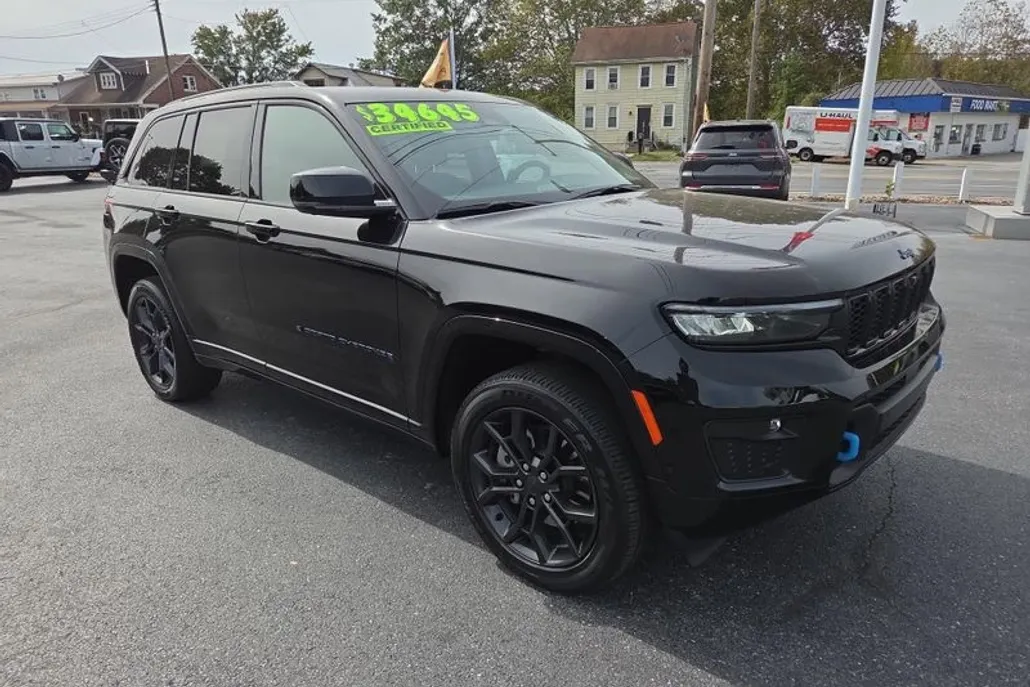2023 Jeep Cherokee 80th Anniversary Edition photo 1
