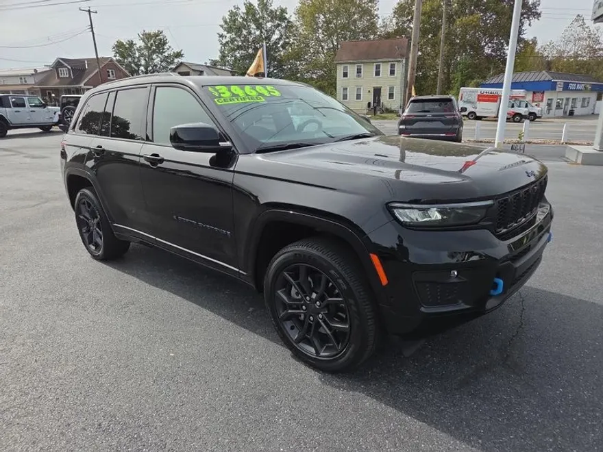 2023 Jeep Cherokee 80th Anniversary Edition photo 1