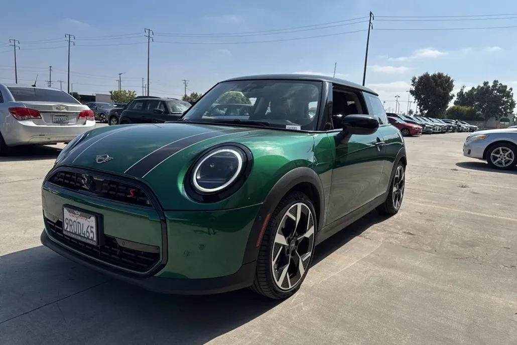 2025 Mini Cooper Hardtop S photo 1