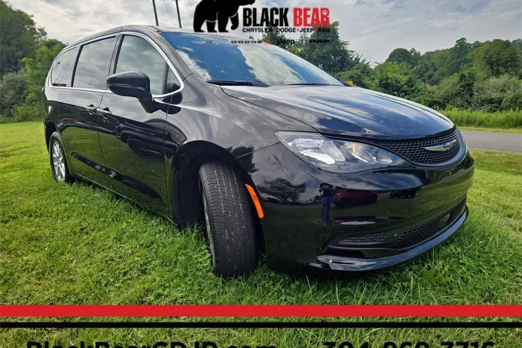 2025 Chrysler Voyager LX photo 1