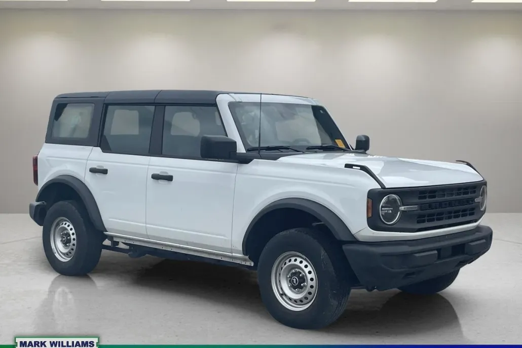 2022 Ford Bronco Base photo 1