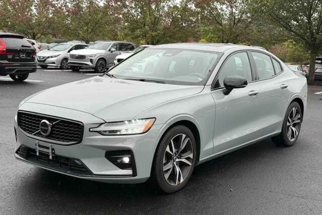 2025 Volvo S60 B5 Core photo 1