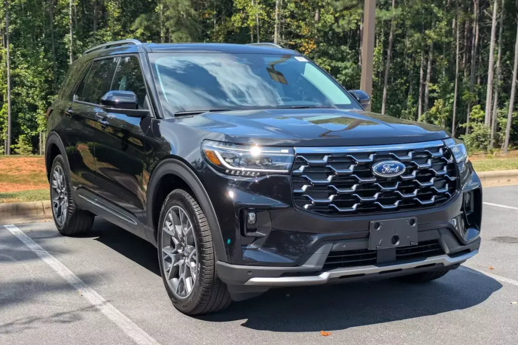 2025 Ford Explorer Platinum photo 1