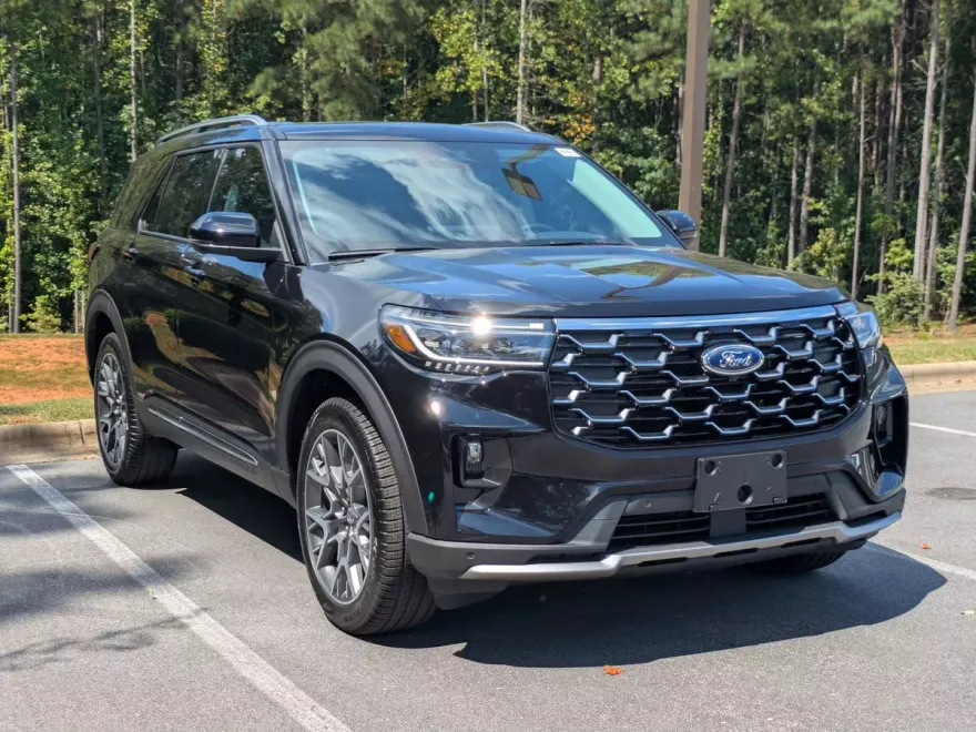2025 Ford Explorer Platinum photo 1