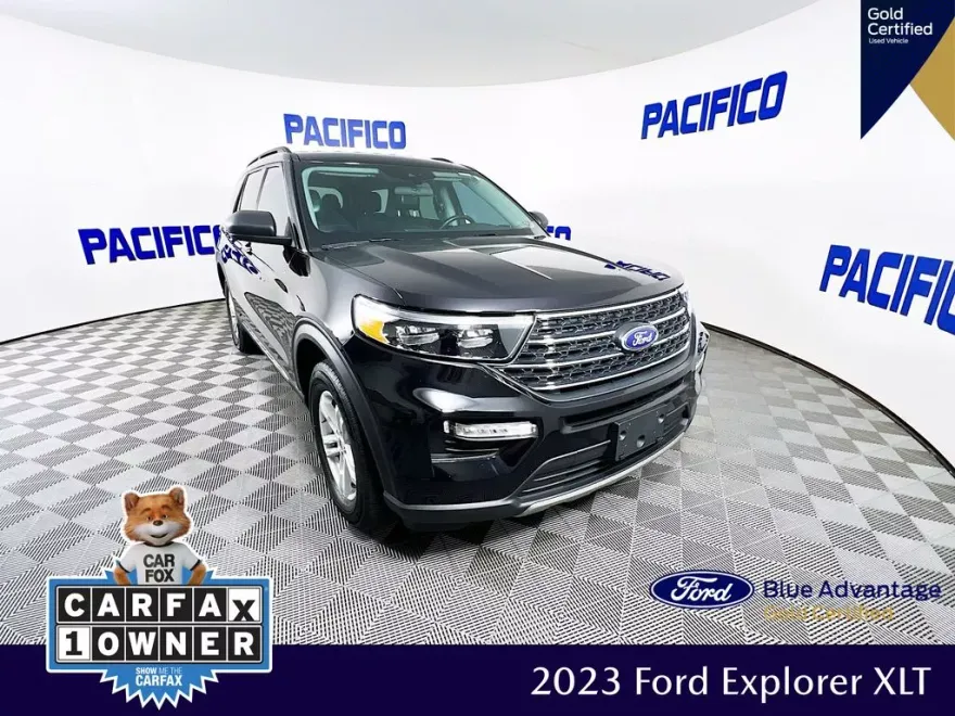 2023 Ford Explorer XLT photo 1