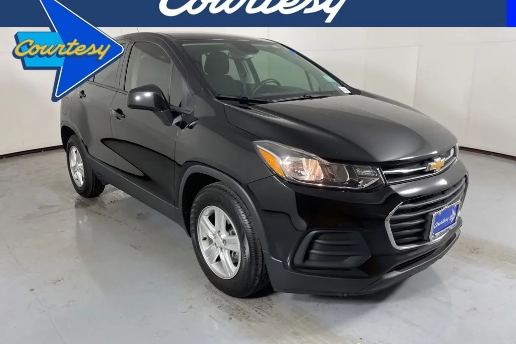 2021 Chevrolet Trax LS photo 1