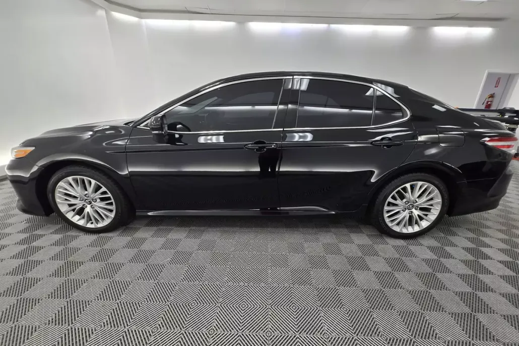 2020 Toyota Camry XLE photo 1