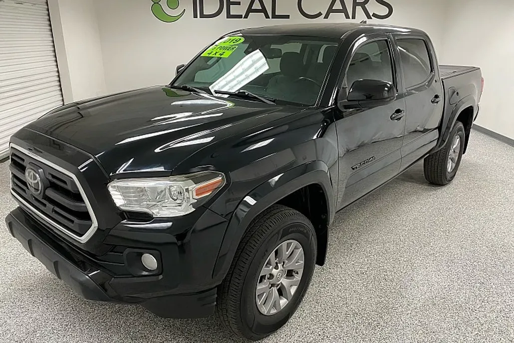 2019 Toyota Tacoma 4x4 SR5 photo 1