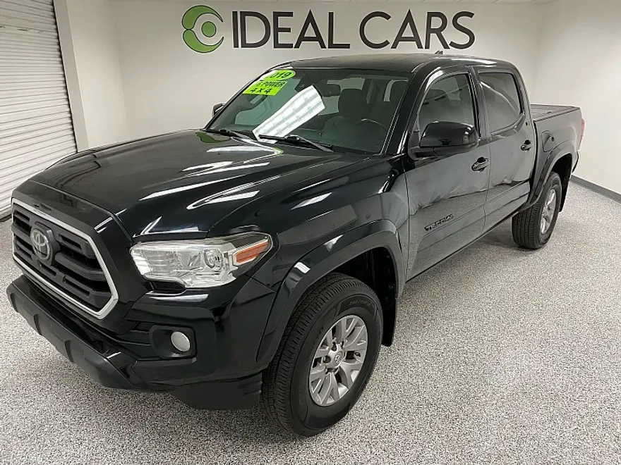 2019 Toyota Tacoma 4x4 SR5 photo 1