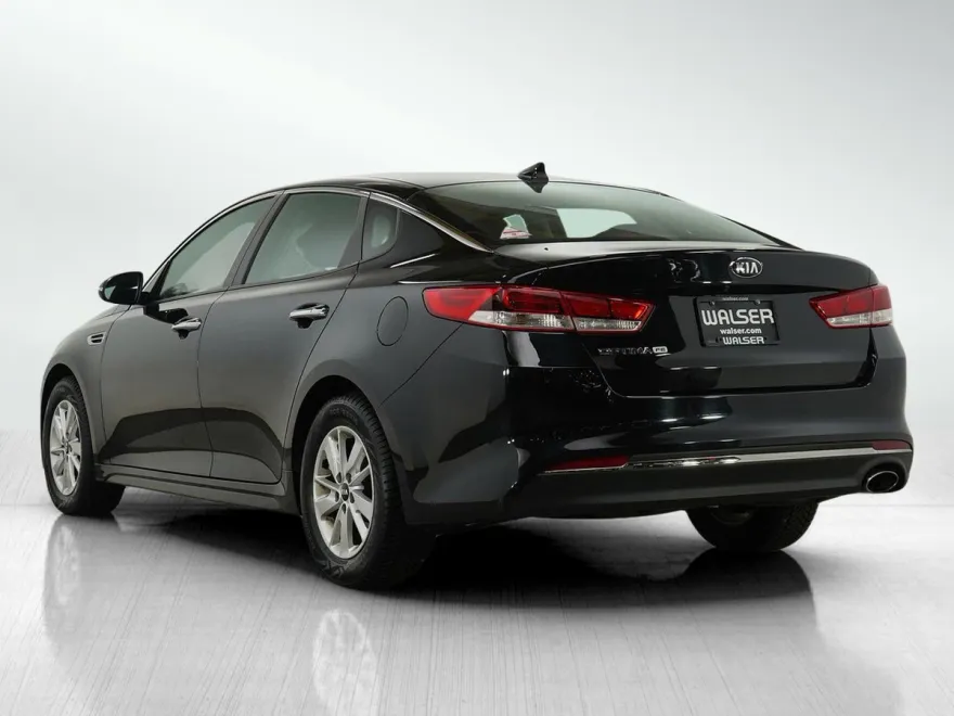 2016 Kia Optima LX photo 1