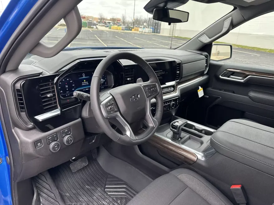 2025 Chevrolet Silverado 1500 RST photo 1