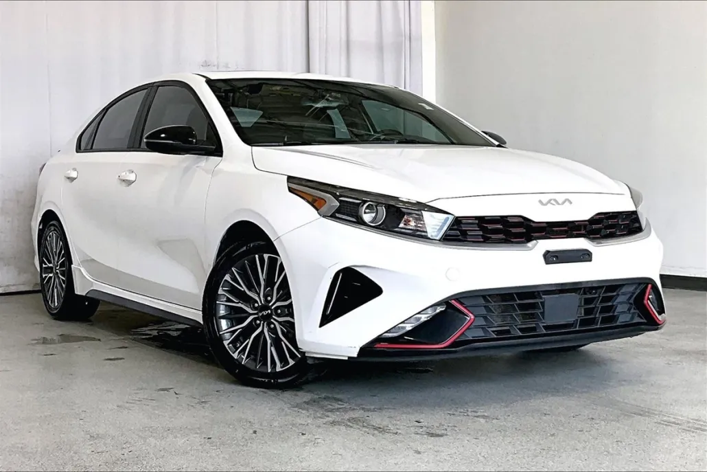 2023 Kia Forte GT-Line photo 1