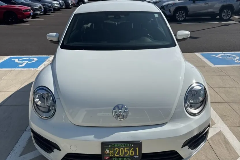 2018 Volkswagen Beetle S photo 1