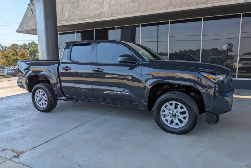2025 Toyota Tacoma SR5 photo 1