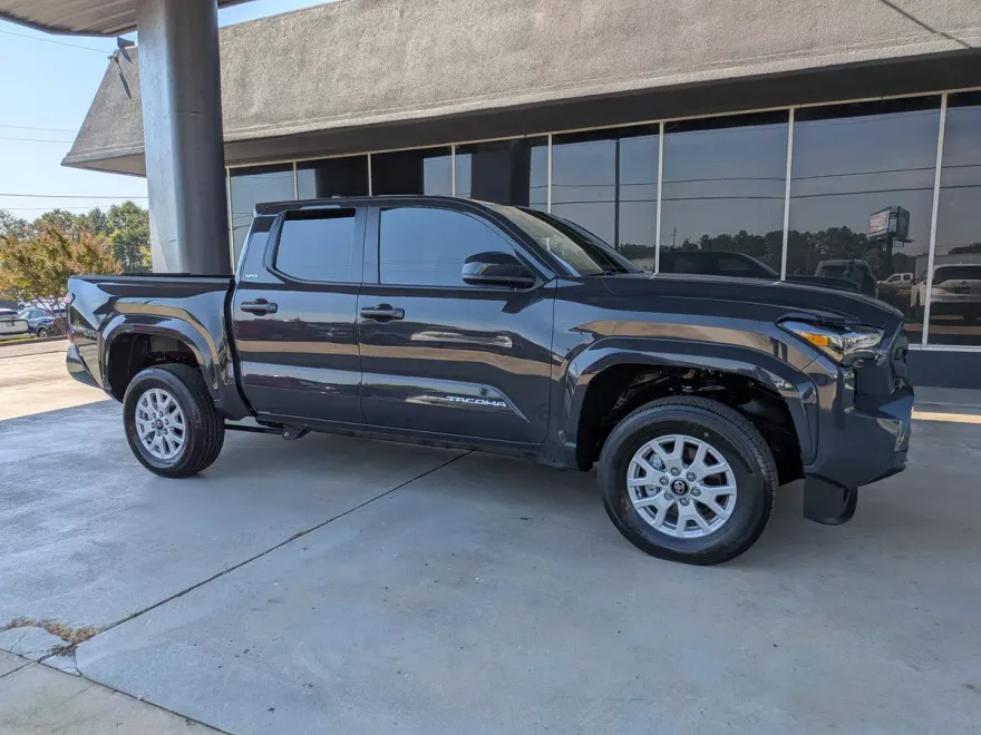 2025 Toyota Tacoma SR5 photo 1