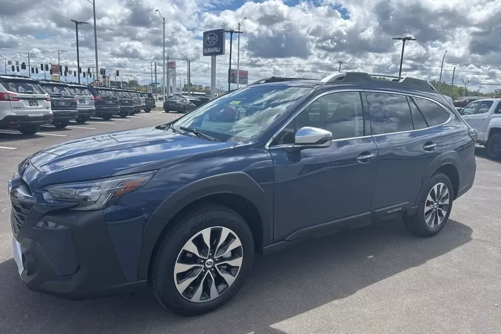 2025 Subaru Outback Touring XT photo 1