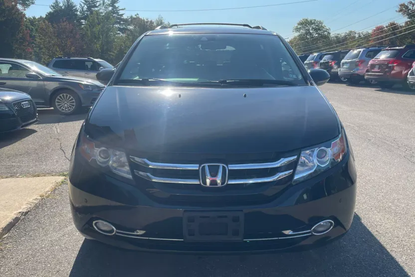 2015 Honda Odyssey Touring Elite photo 1