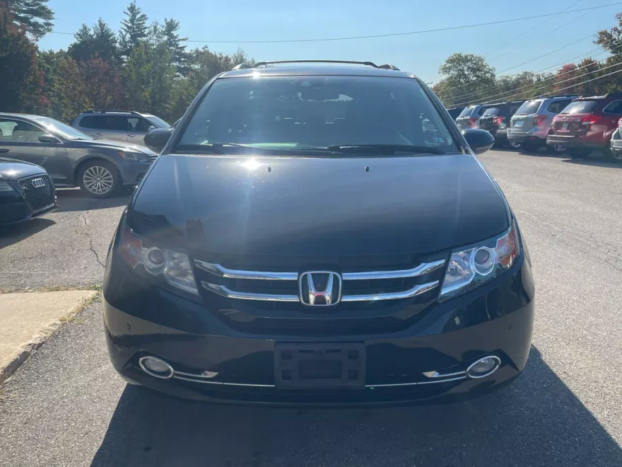 2015 Honda Odyssey Touring Elite photo 1