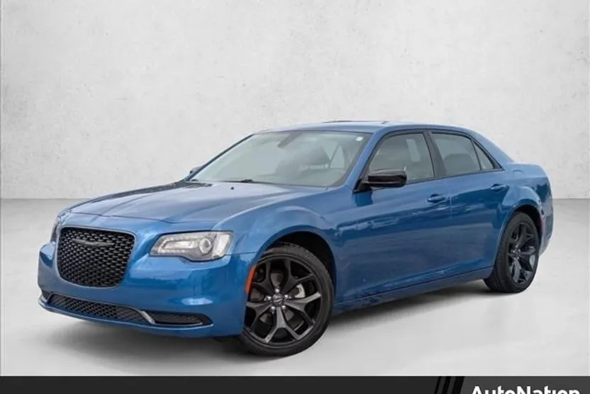 2023 Chrysler 300 Touring photo 1