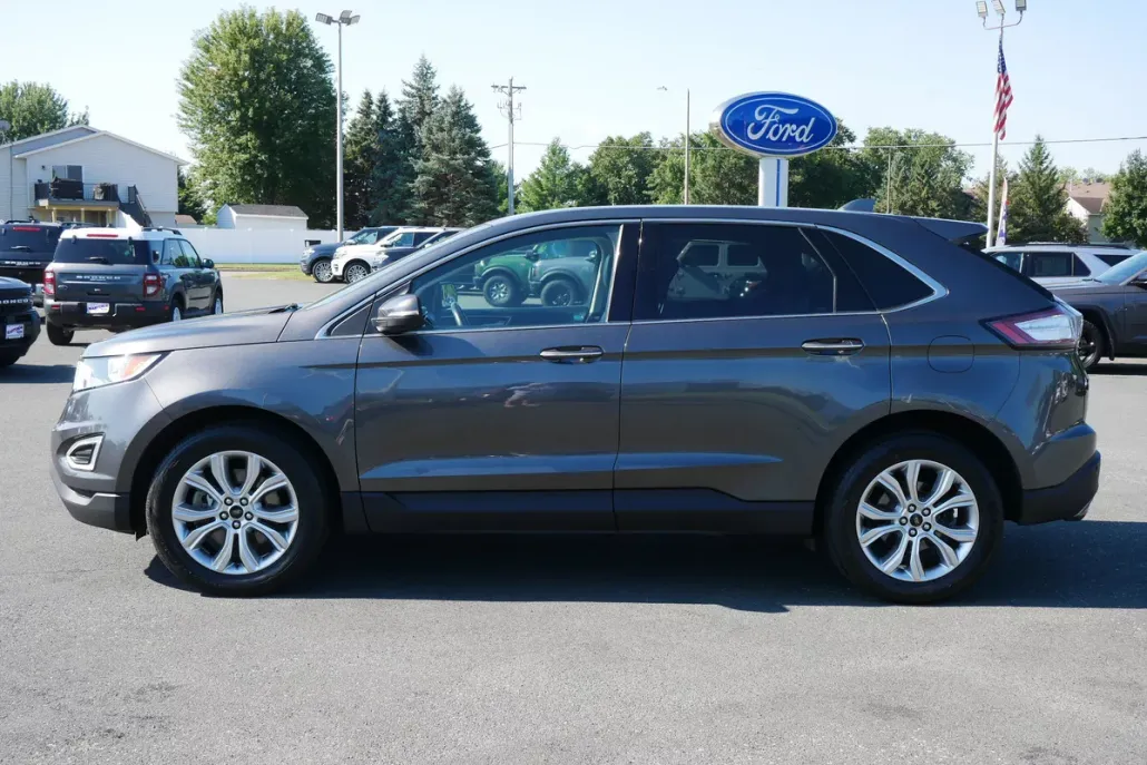 2016 Ford Edge Titanium photo 1