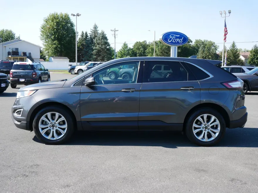 2016 Ford Edge Titanium photo 1