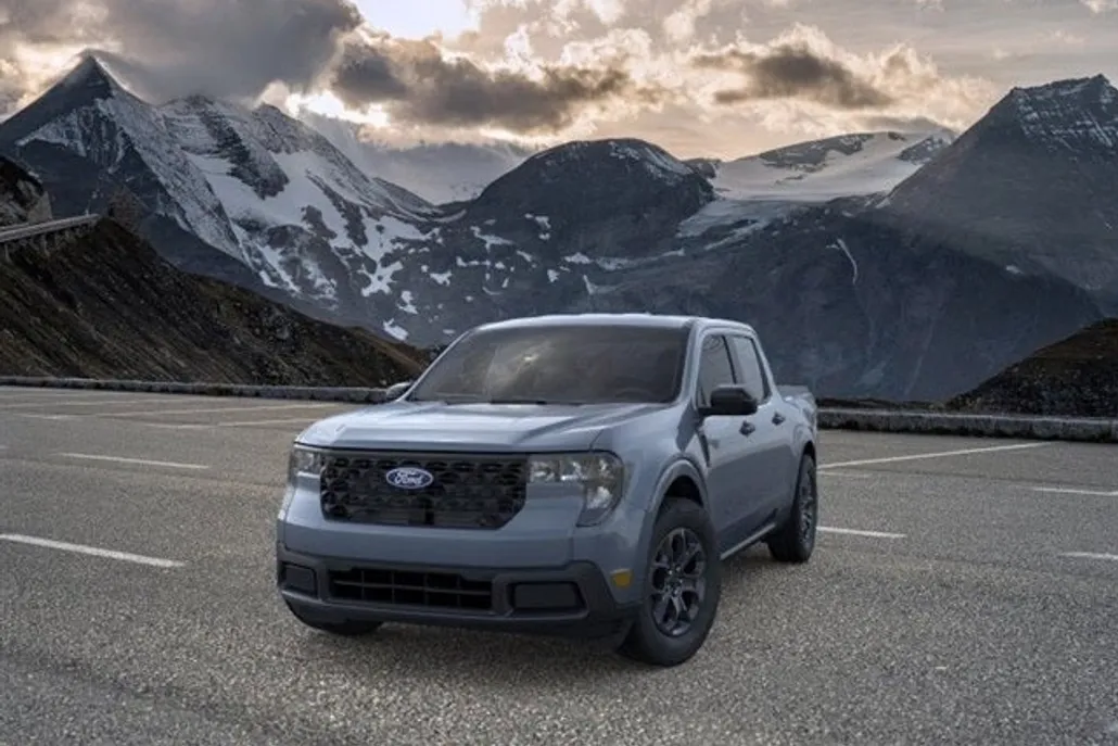 2025 Ford Maverick XLT photo 1