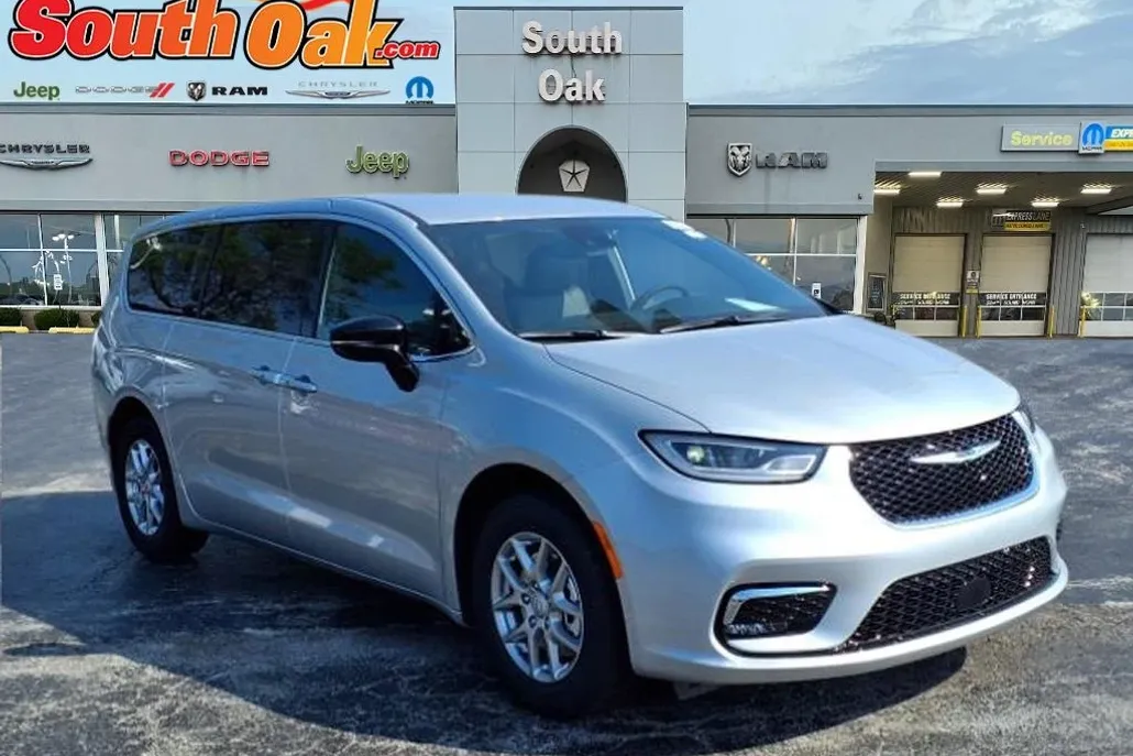 2026 Chrysler Pacifica photo 1