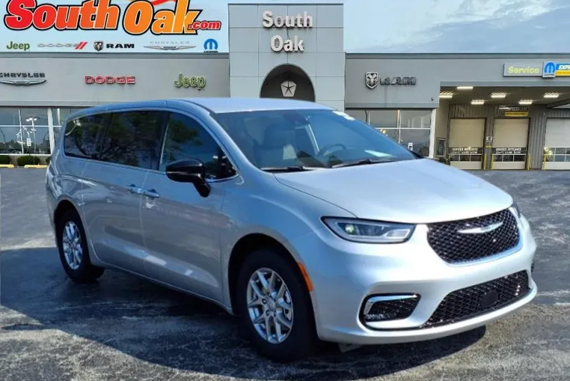 2026 Chrysler Pacifica photo 1