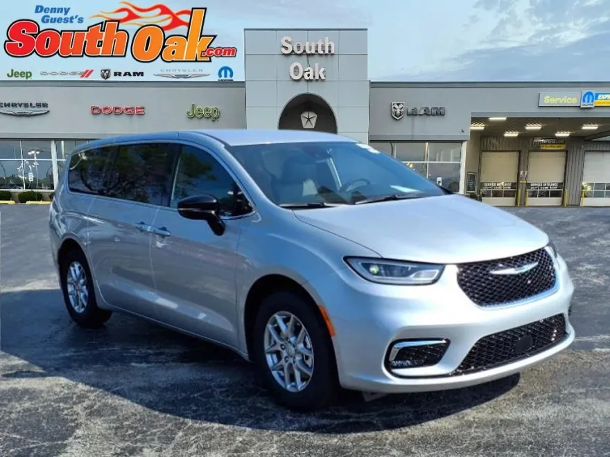 2026 Chrysler Pacifica photo 1