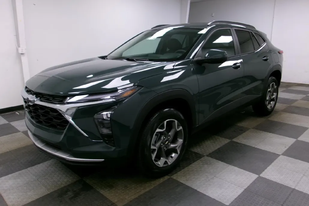 2025 Chevrolet Trax LT photo 1