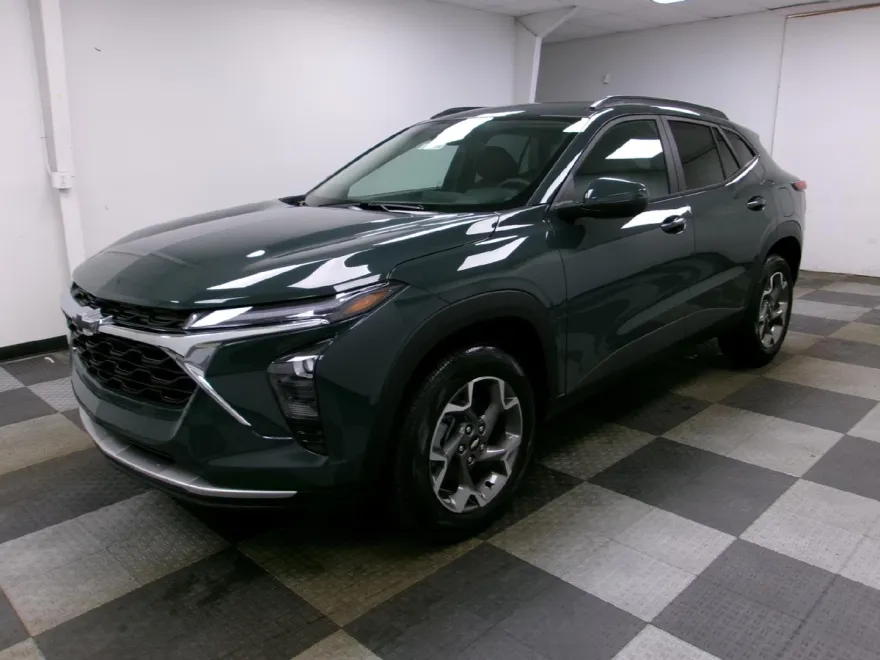 2025 Chevrolet Trax LT photo 1