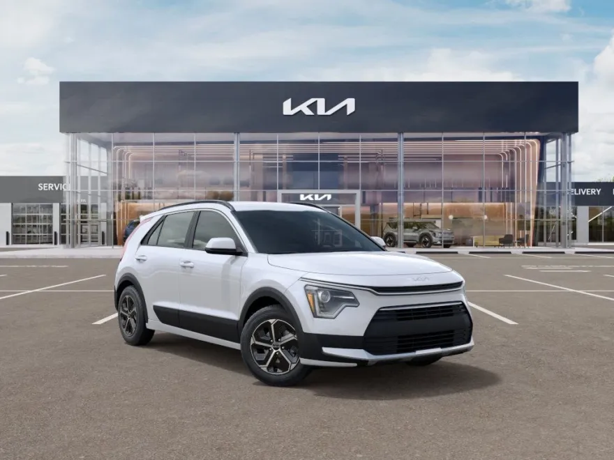 2024 Kia Niro LX photo 1