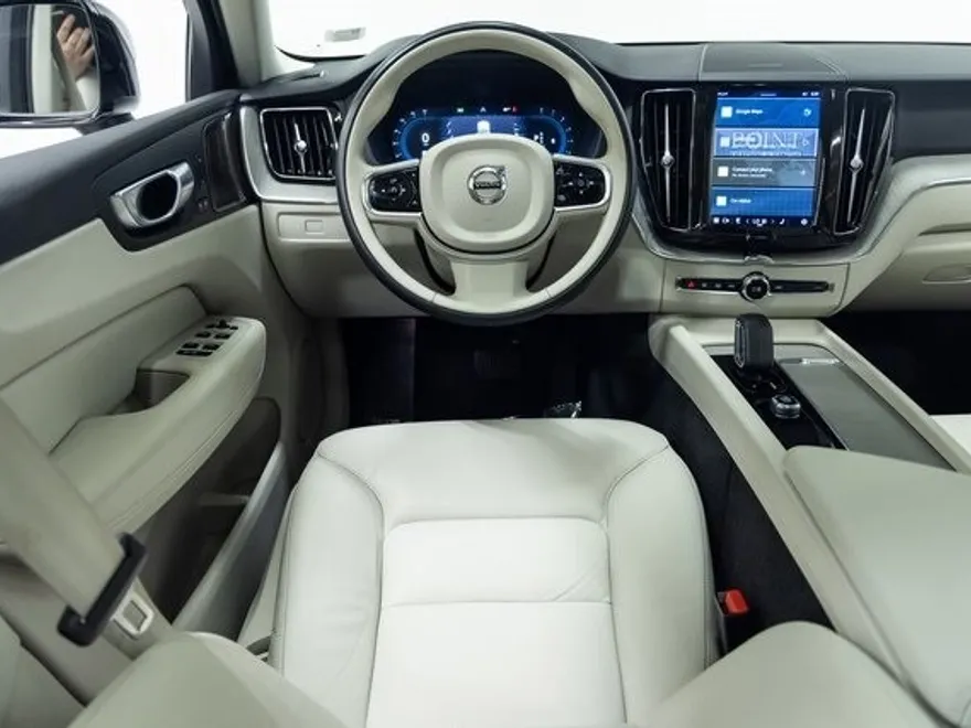 2023 Volvo XC60 B5 Plus photo 1