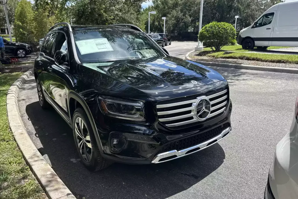 2025 Mercedes Benz GLB 250 photo 1