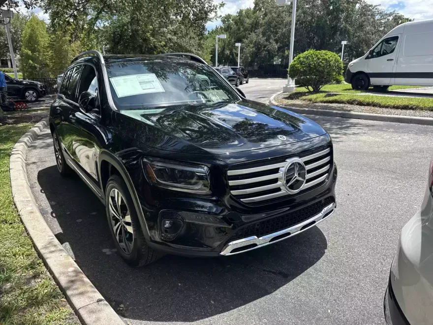 2025 Mercedes Benz GLB 250 photo 1