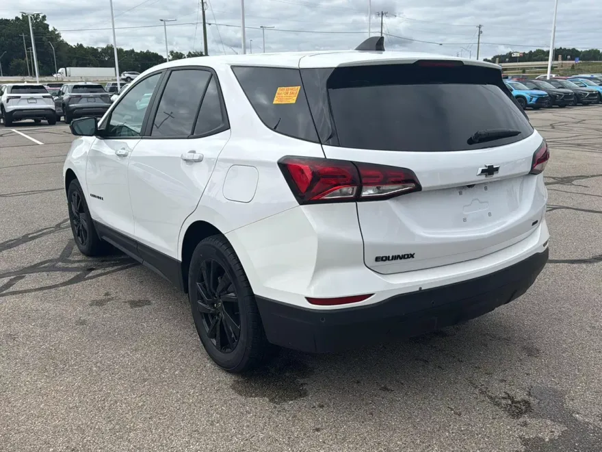 2023 Chevrolet Equinox LS photo 1