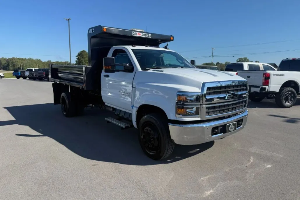 2022 Chevrolet Silverado 6500HD photo 1