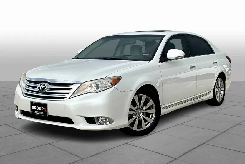 2011 Toyota Avalon Limited photo 1