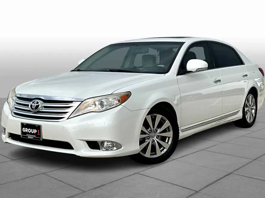 2011 Toyota Avalon Limited photo 1