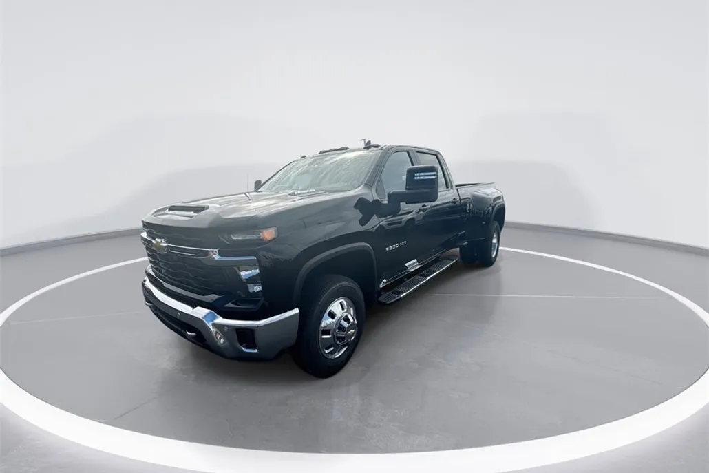 2026 Chevrolet Silverado 3500HD LT photo 1