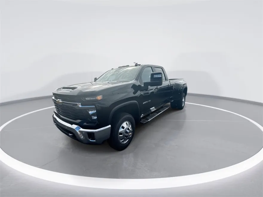 2026 Chevrolet Silverado 3500HD LT photo 1
