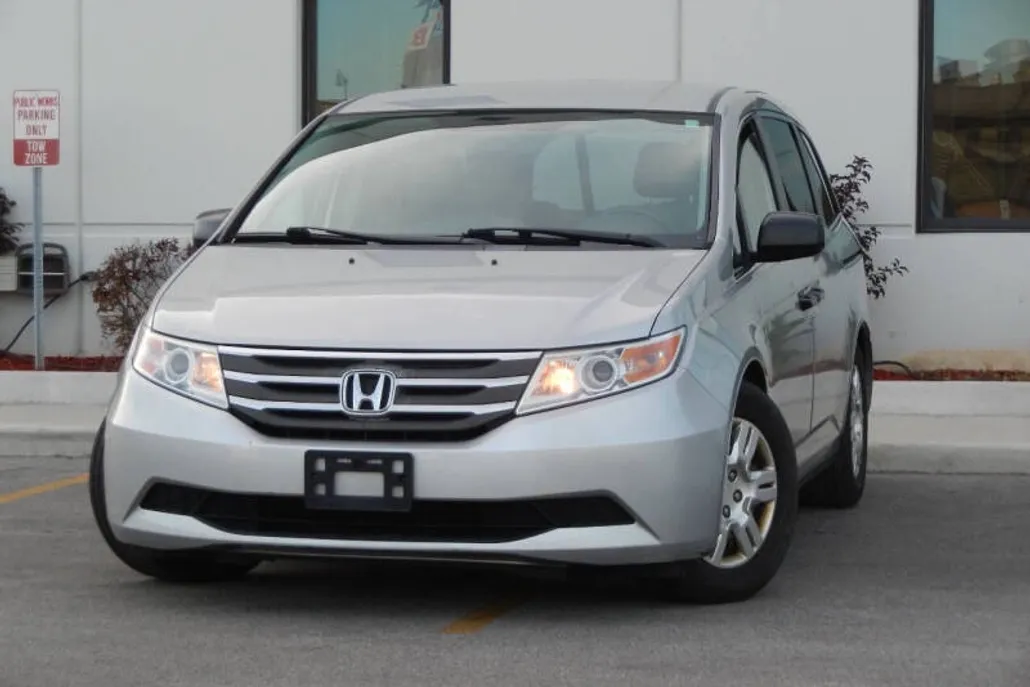 2012 Honda Odyssey LX photo 1