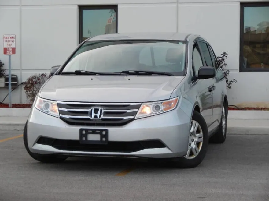 2012 Honda Odyssey LX photo 1