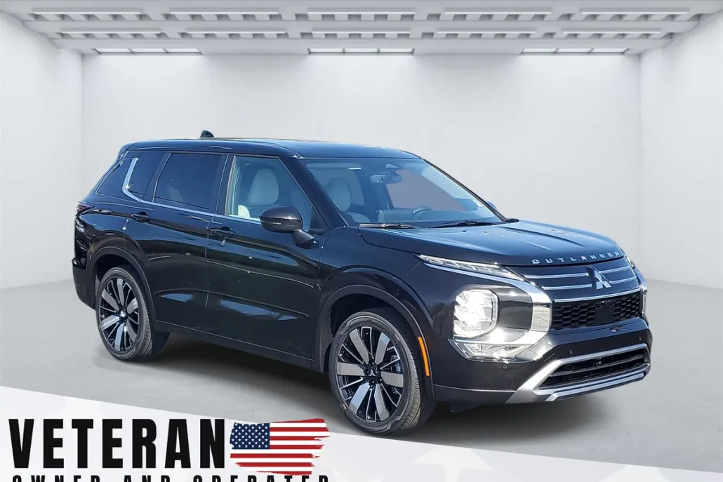 2025 Mitsubishi Outlander SE photo 1